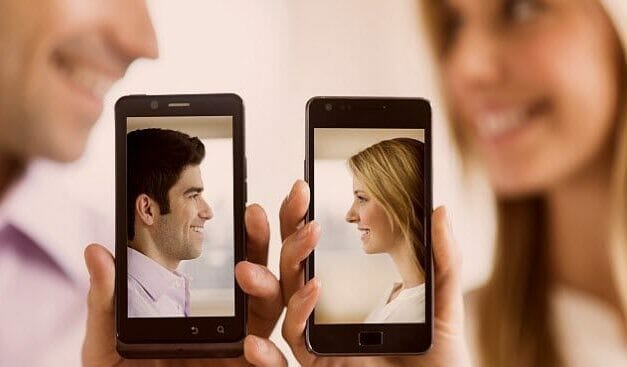 Relaciones: Riesgos y Beneficios de Conocer a Alguien OnLine